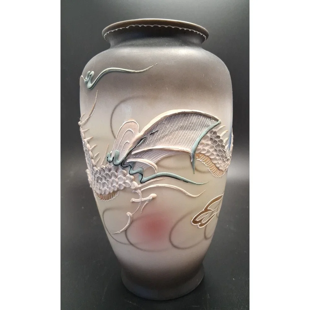 Dragon Ware Moriage Vase Color Black & White Japan